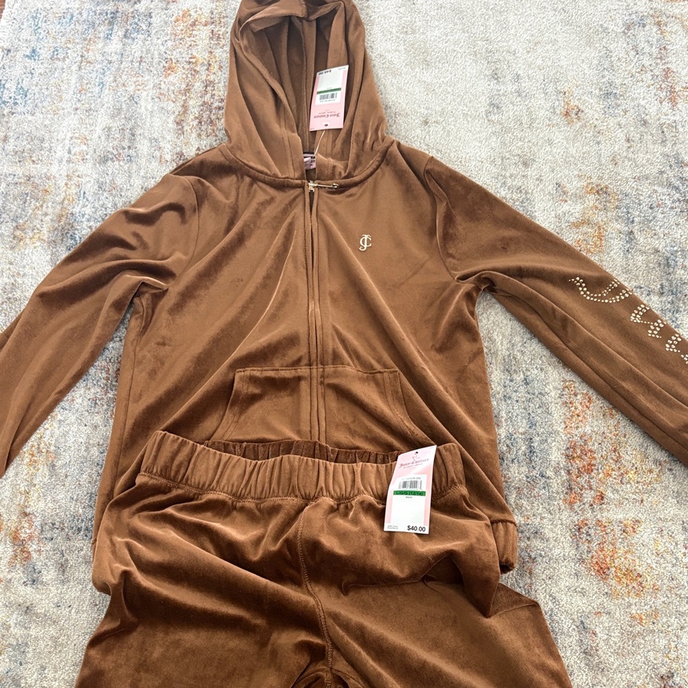 Juicy Couture Girls Plush 2pc Outfit.